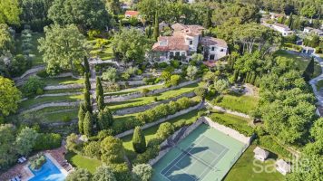 Unique Provençal Domain with sea view.