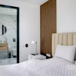 In a quiet setting, bright renovated neo-provençale villa. – Gallery 8