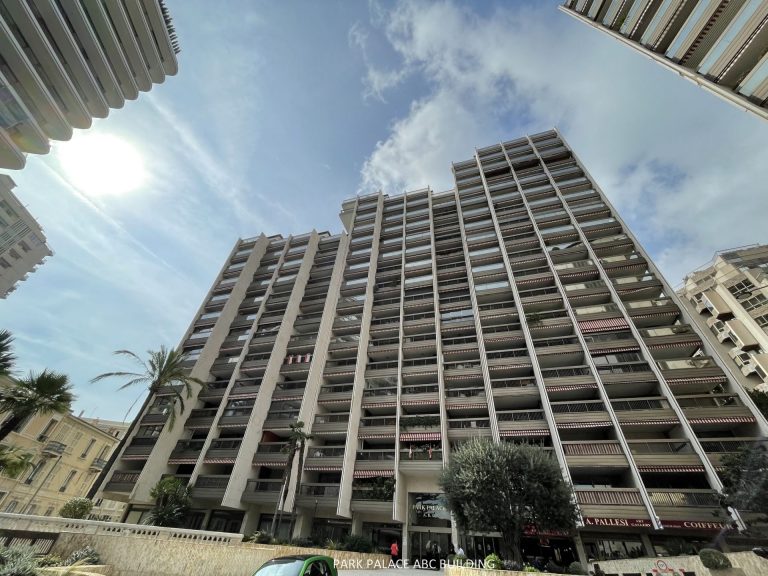 For Sale – 3-Room Apartment in Park Palace, Carré ..