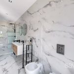 In a quiet setting, bright renovated neo-provençale villa. – Gallery 9