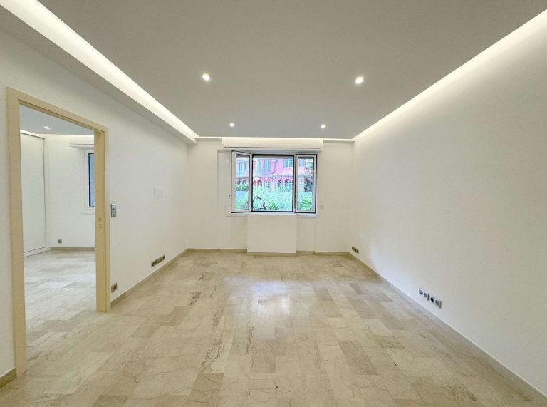 For Sale – 2-Room Apartment in Les Caravelles, Por..