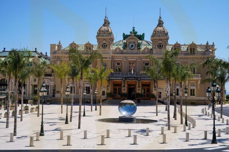 Jewelry business shop – Carré d’Or