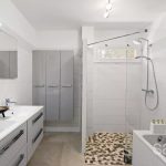 Between sea and mountains, renovated villa. – Gallery 7