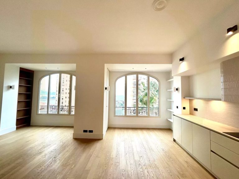 Spacious renovated 4-room – Monte-Carlo.
