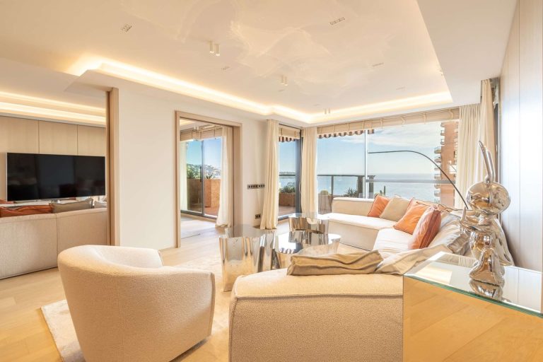 For Sale – Luxury Apartment with Sea Views, Parc S..