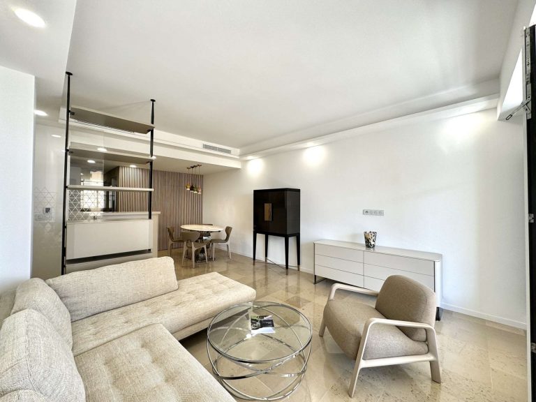 For Sale – Renovated 4-Room Apartment with Sea Vie..