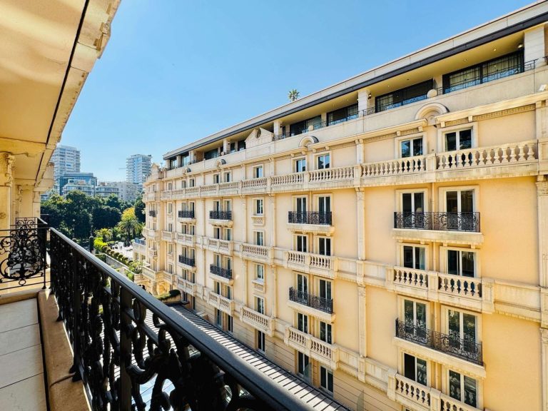 For Sale – 2-Room Apartment in Résidence du Métrop..