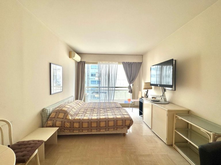 For Sale – Château Amiral Studio Apartment, La Rou..