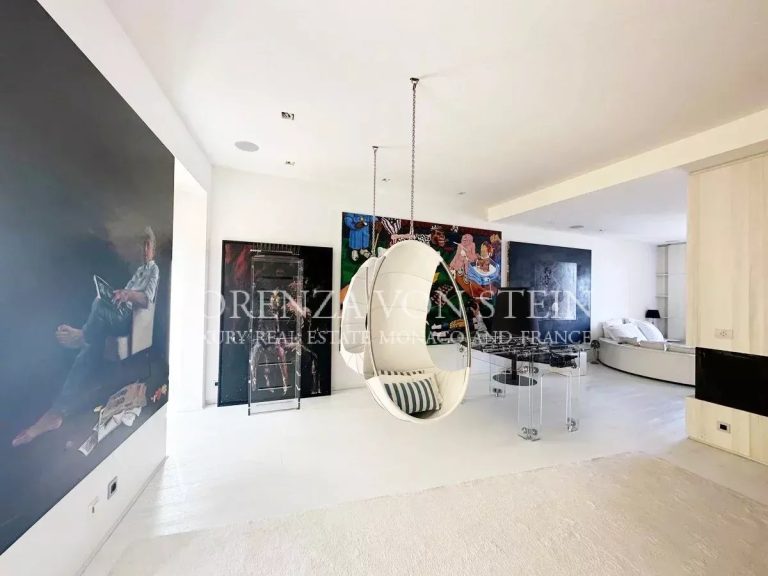 FOR SALE – LES REMPARTS – LOFT WITH PANORAMIC PORT..