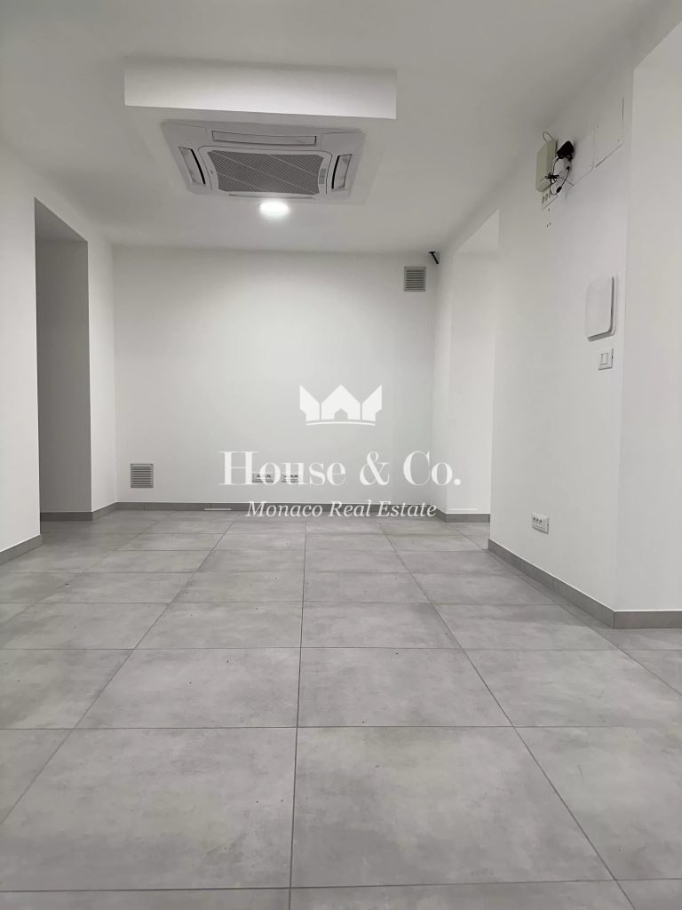 Commercial Premises for Sale – Heart of La Condami..