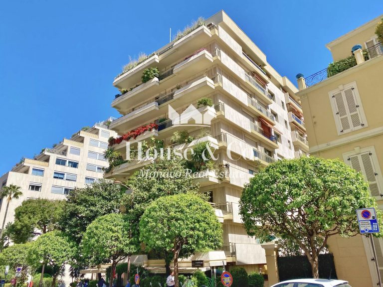 PARKING FOR SALE – SAINT ROMAN
Location: Château A..