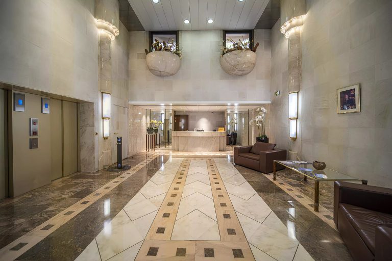 EXCLUSIVE – CARRÉ D’OR – 3-ROOM OFFICE