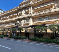FOR RENT – Commercial Space with Dual Window Displ..