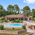 Signature villa in a lush green setting – Gallery 1