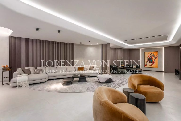 FOR SALE – MASTERPIECE VILLA NEAR PORT HERCULE
Pri..