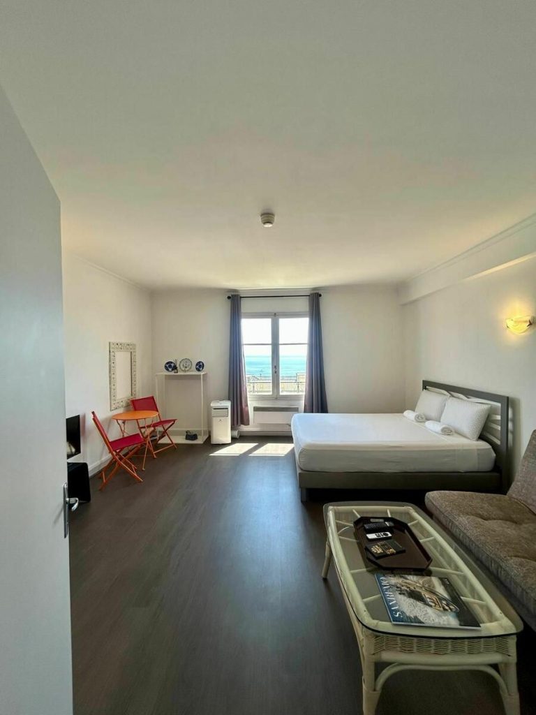 LARGE STUDIO WITH SEA VIEW – CARRÉ D’OR, MONACO
Bu..