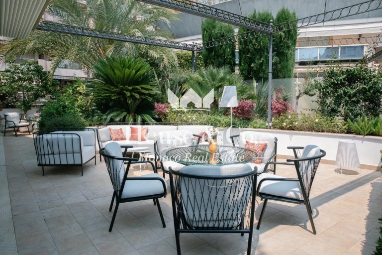 Unique 4/5-Room Apartment with Private Garden – Ro..