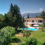 In a quiet setting, bright renovated neo-provençale villa. – Gallery 1
