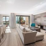 Elegant two-bedroom apartment with sea view on La Croisette. – Gallery 2