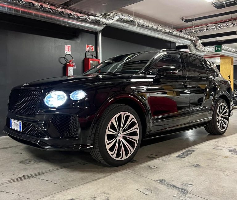 Rent Bentley Bentayga in Monaco, Monte Carlo
Deliv..