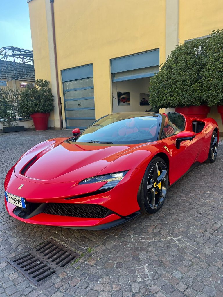 Rent Ferrari SF90 Spider in Monaco, Monte Carlo
De..