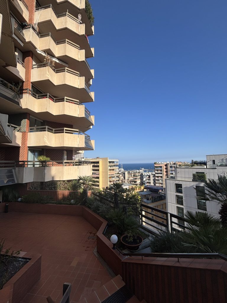 FOR RENT – 4-ROOM APARTMENT WITH SEA & PRINCE’S PA..