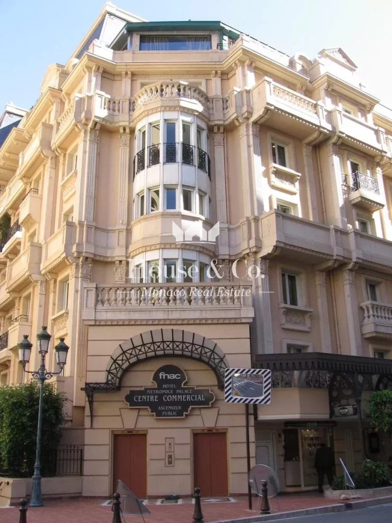 LEASE RIGHTS – GOLDEN SQUARELocation: Carré d’Or ..