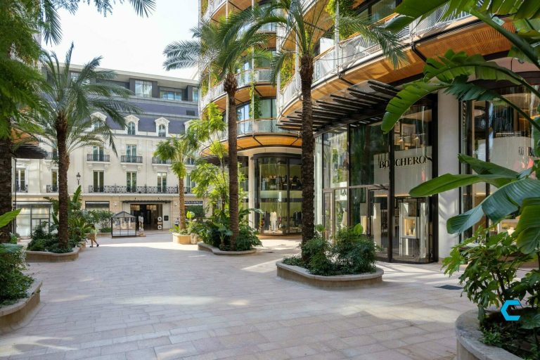 For Rent – Office in Prestigious Building, Carré d..