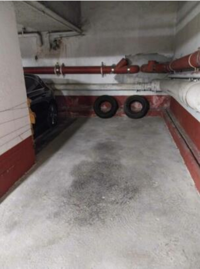 Parking for Sale – Château Amiral, Saint Roman
Loc..
