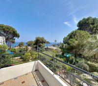 A refurbished apartment with sea views