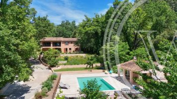 Charming 5-Bedroom Home with Pool in La Motte, France