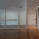 entre-e-acce-s-3-bureaux-cloisonne-s-moyen-1709563320-1170×768-1