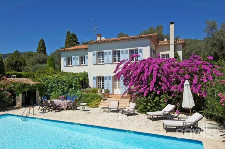 Charming villa in Grasse near Plascassier.