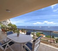 Top floor apartment with large terrace - stunning sea view