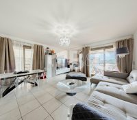 FOR RENT – Large 3-Bedroom Apartment with Sea View..