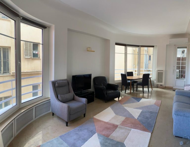 Charming Bourgeois Apartment – Les Rotondes, Jardi..