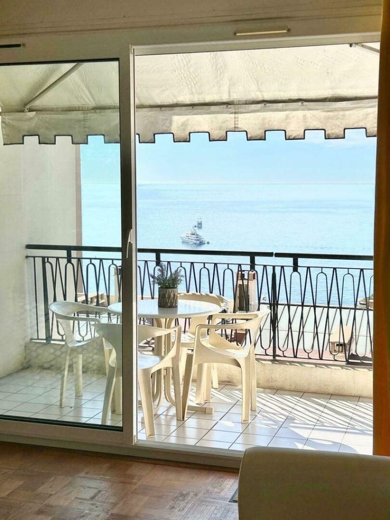 For Sale – The Continental: 2-Room Apartment
Refer..