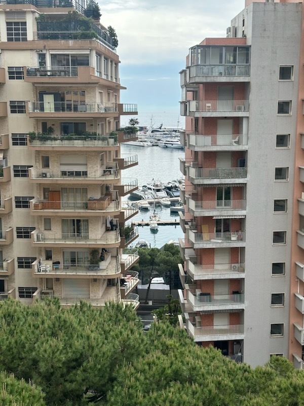 For Sale – 2-Room Apartment in Villa BellevueLoca..
