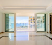 LUXURIOUS 3-BEDROOM APARTMENT – BAY HOUSE, LARVOTT..