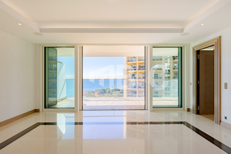 LUXURIOUS 3-BEDROOM APARTMENT – BAY HOUSE, LARVOTT..
