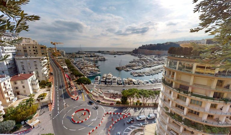 Panorama – Front-Row View of the F1 Grand Prix
Ref..