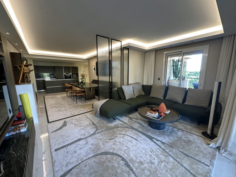 For Rent – 3/4-Room Renovated Apartment with Sea V..