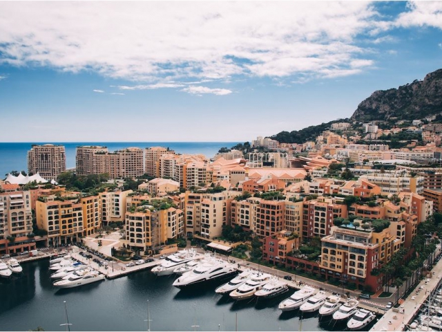 Office for Sale – Full Floor, Monaco
Price: €26,50..