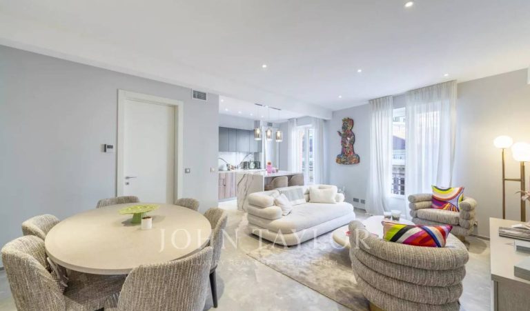 FOR SALE – GOLDEN SQUARE – THE RICHMOND – ELEGANT ..