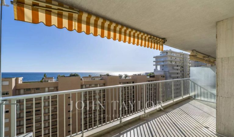 FOR SALE – LA ROUSSE / SAINT-ROMAN – LE CHÂTEAU D’..