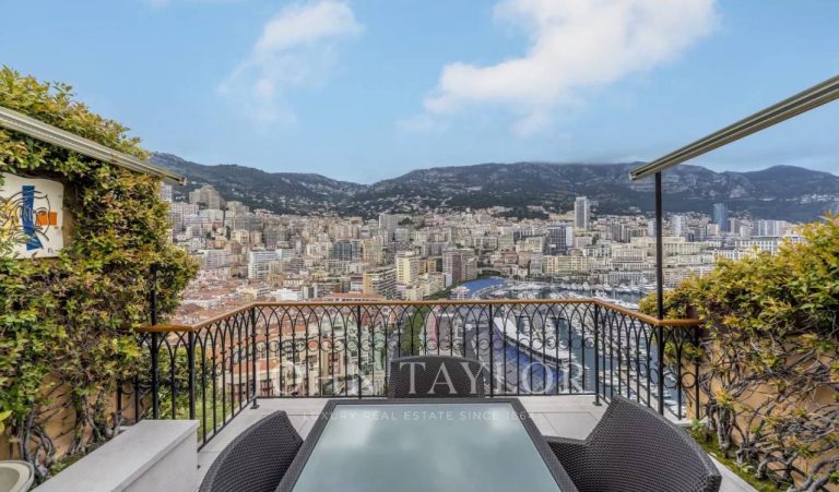 FOR SALE – MONACO-VILLE – EXCLUSIVE HOUSE WITH PAN..