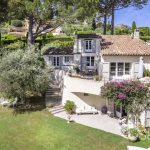 Elegant villa in a sought-after private estate – Gallery 1