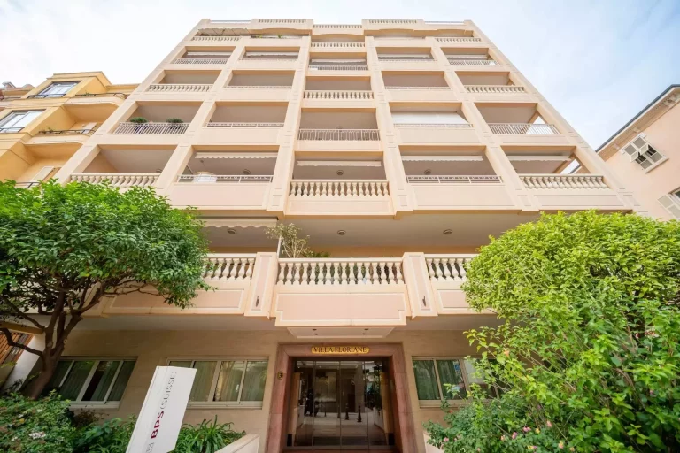 Condamine – Elegant 2-Room Apartment
Price: €3,800..
