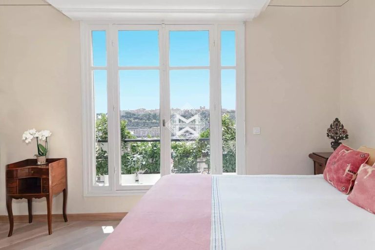 FOR SALE – 2-BEDROOM APARTMENT WITH VIEW OF PORT H..