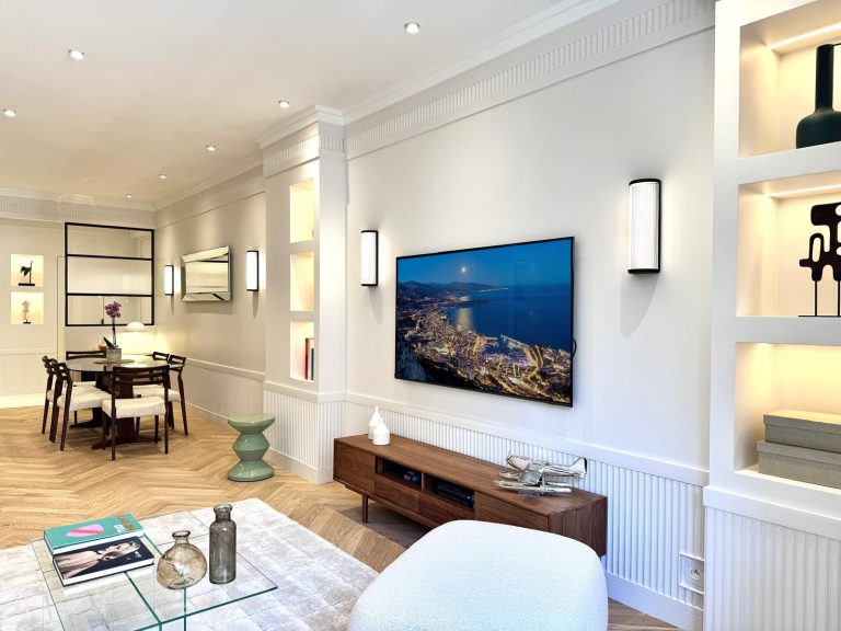 VICTORIA – RENOVATED 3-BEDROOM IN CENTRAL MONTE-CA..